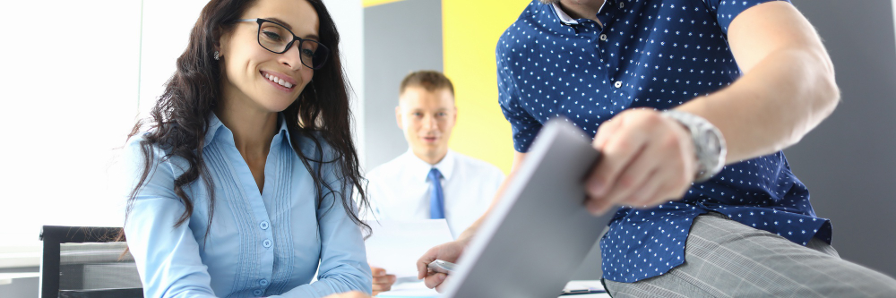 Inglés en tecnología, salud y finanzas: por qué es imprescindible